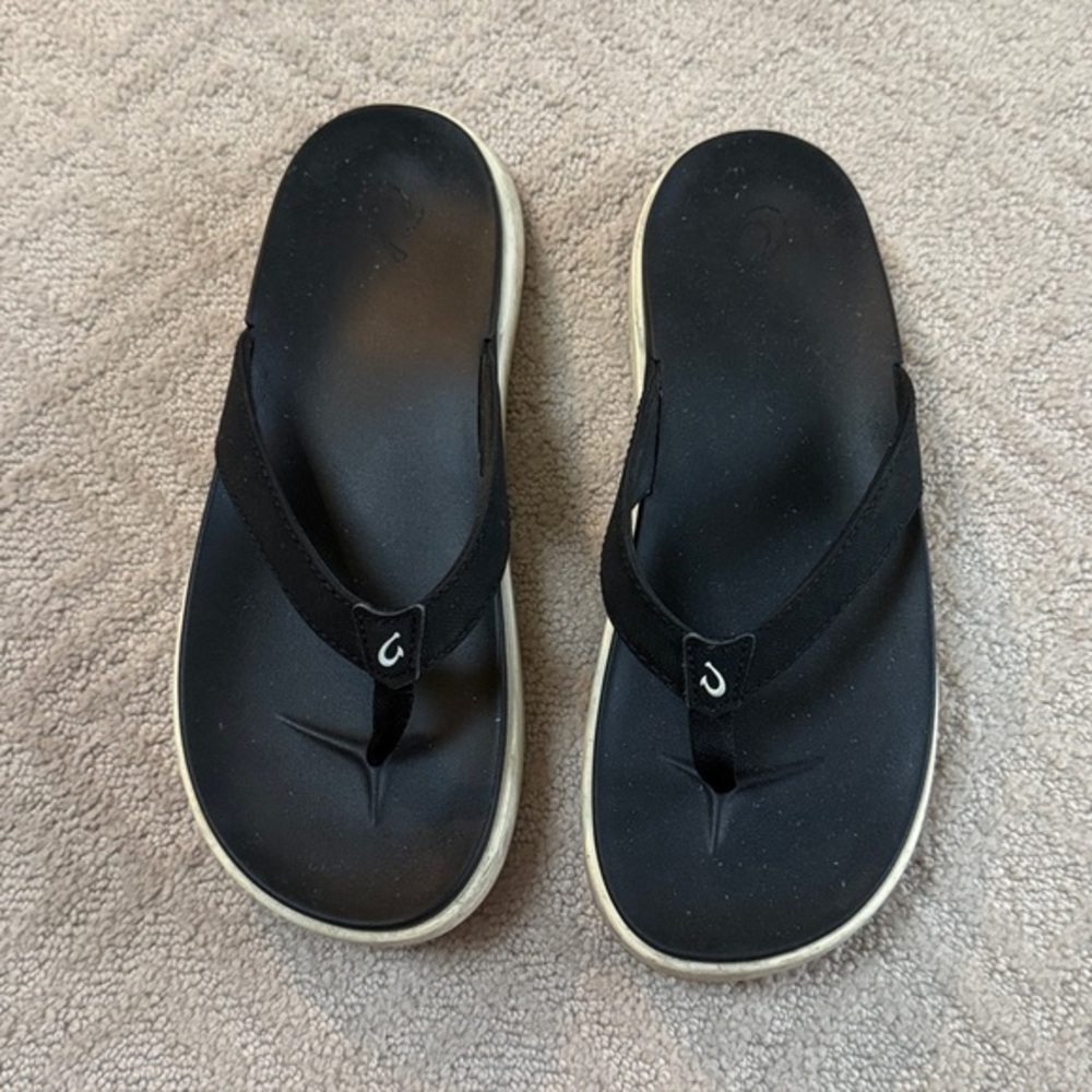 OluKai Nu’a Pi’o Womens Size 8 Black Flip Flops Comfort Sandals Beach